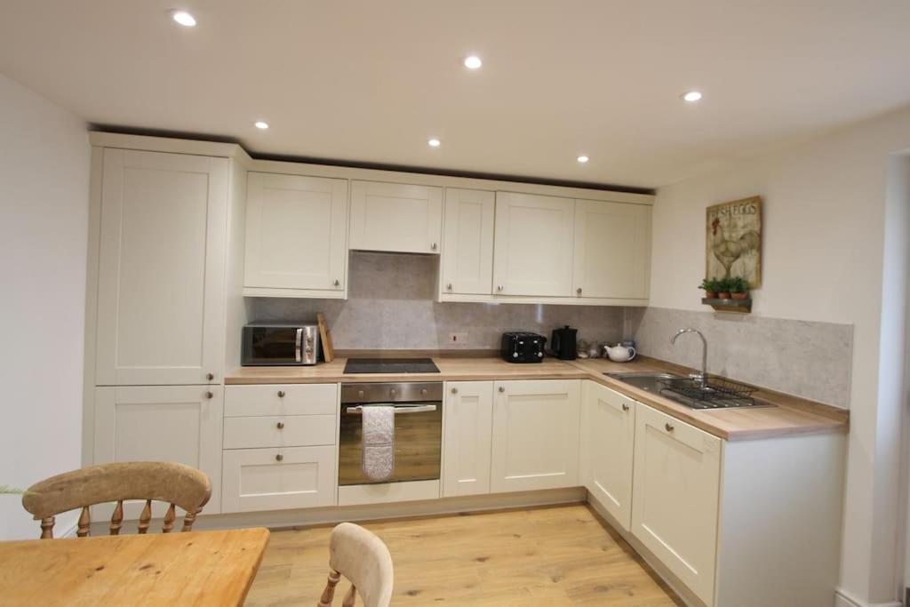 Owl Cottage - Cosy Cotswolds Stone Escape, Dog Friendly Wyck Rissington المظهر الخارجي الصورة